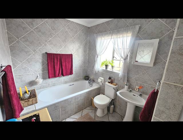 2 BEDROOM SIMPLEX FOR SALE IN MORELETA PARK
